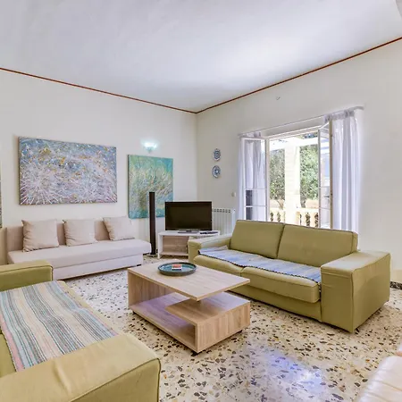 With Beautiful Views With Pool In By 360 Estates アパート *